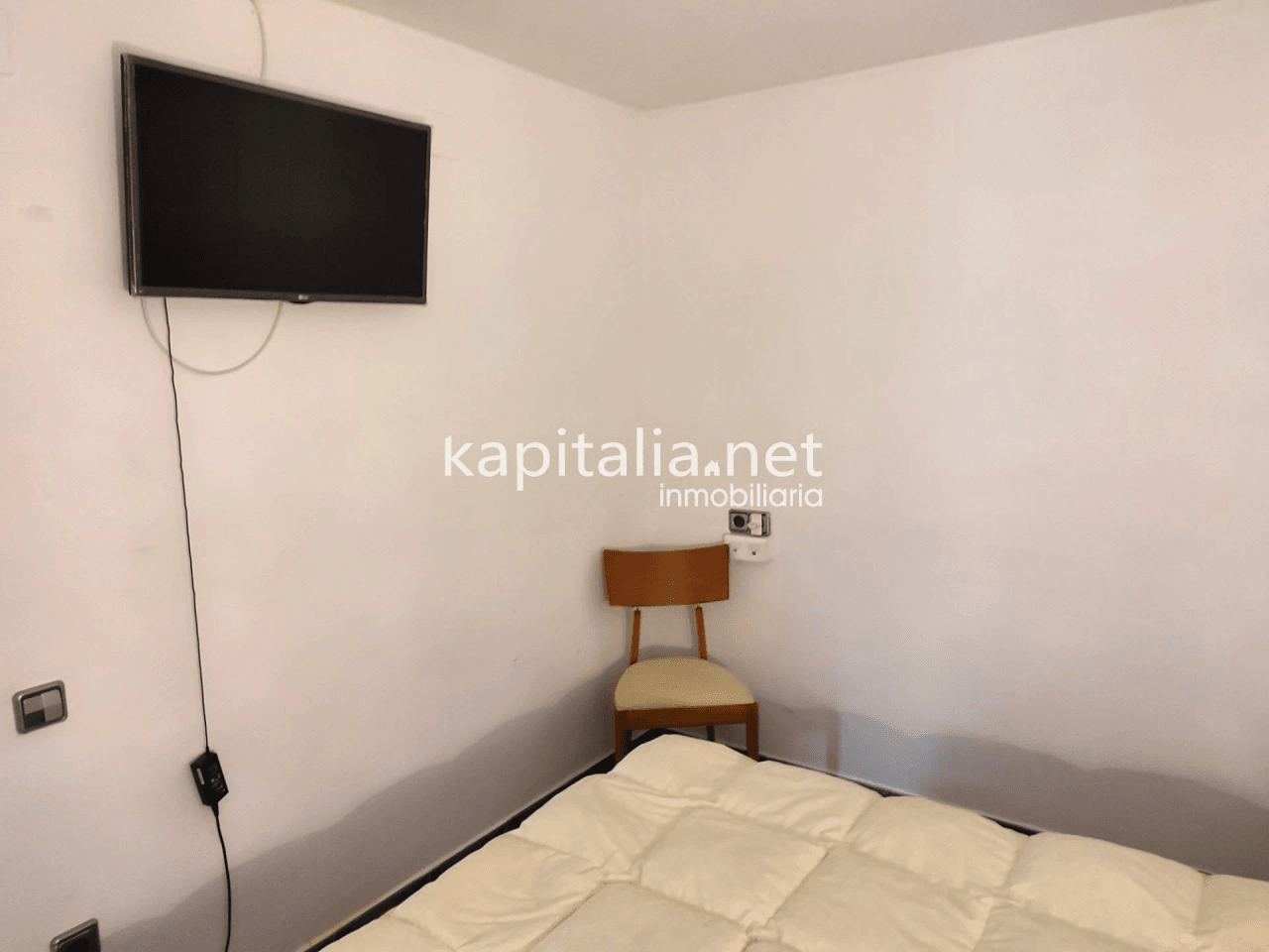 LOCAL COMERCIAL A LA VENTA EN ONTINYENT, UBICADA EN ZONA CENTRICA.