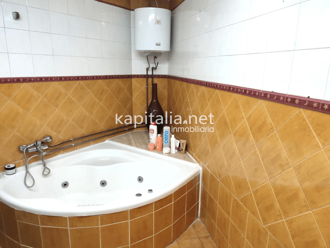 LOCAL COMERCIAL A LA VENTA EN ONTINYENT, UBICADA EN ZONA CENTRICA.
