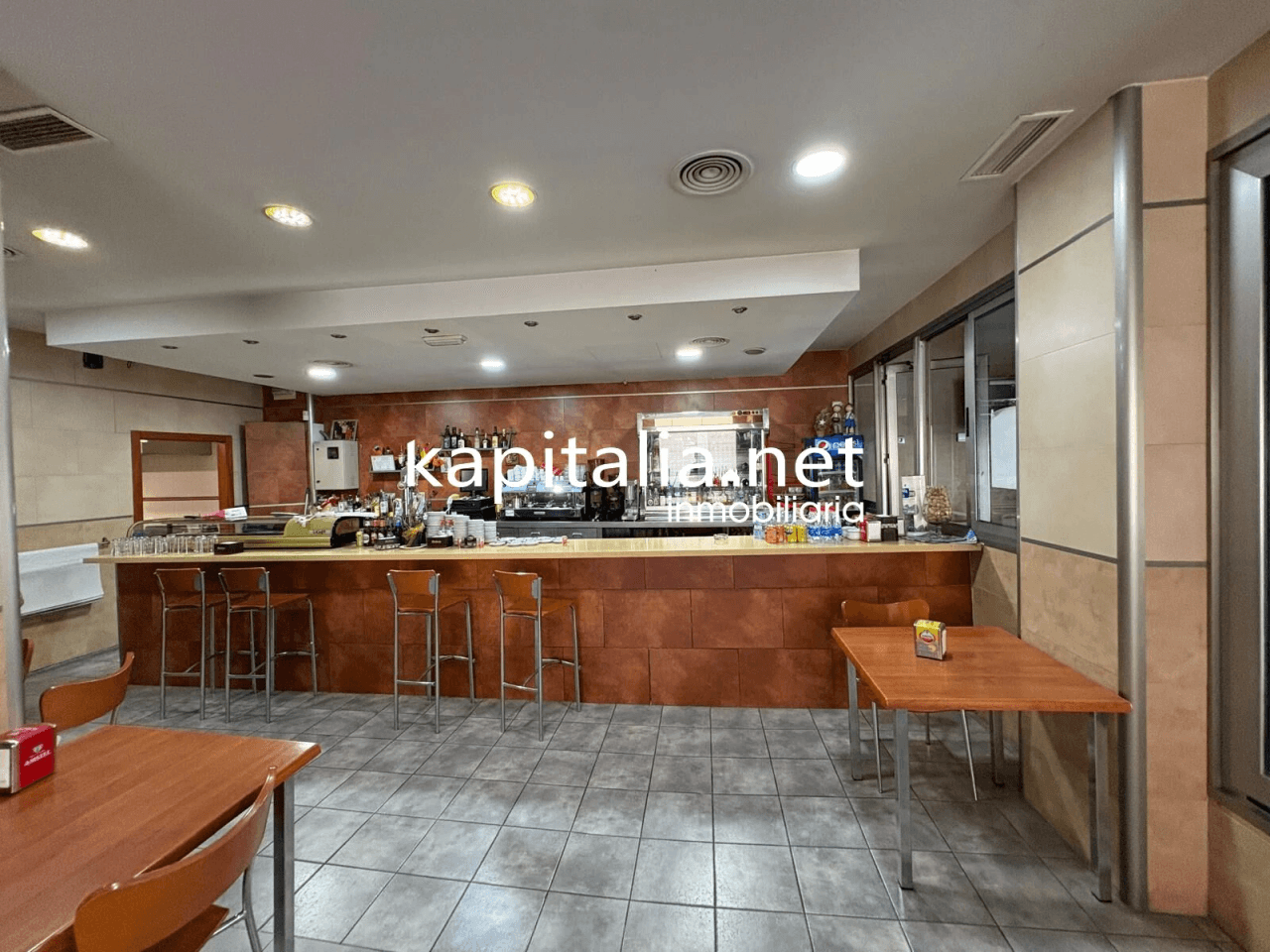 SE TRASPASA BAR- RESTAURANTE TOTALMENTE EQUIPADO LISTO PARA EMPEZAR HOY MISMO EN LA ENTRADA DE XATIVA
