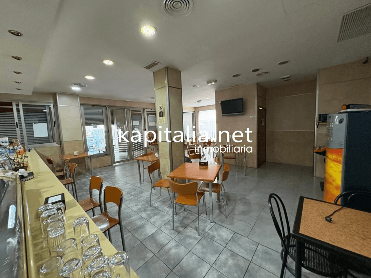SE TRASPASA BAR- RESTAURANTE TOTALMENTE EQUIPADO LISTO PARA EMPEZAR HOY MISMO EN LA ENTRADA DE XATIVA