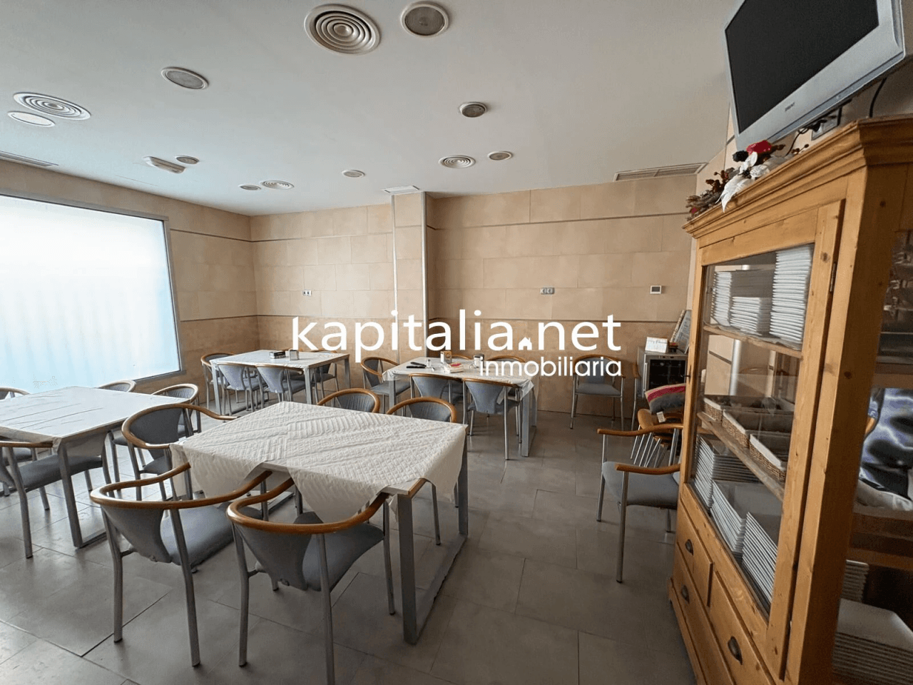 SE TRASPASA BAR- RESTAURANTE TOTALMENTE EQUIPADO LISTO PARA EMPEZAR HOY MISMO EN LA ENTRADA DE XATIVA