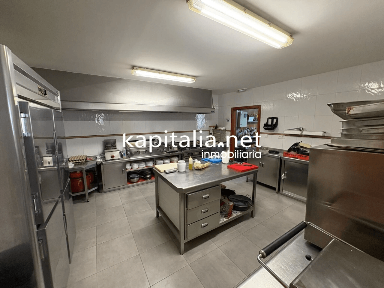 SE TRASPASA BAR- RESTAURANTE TOTALMENTE EQUIPADO LISTO PARA EMPEZAR HOY MISMO EN LA ENTRADA DE XATIVA