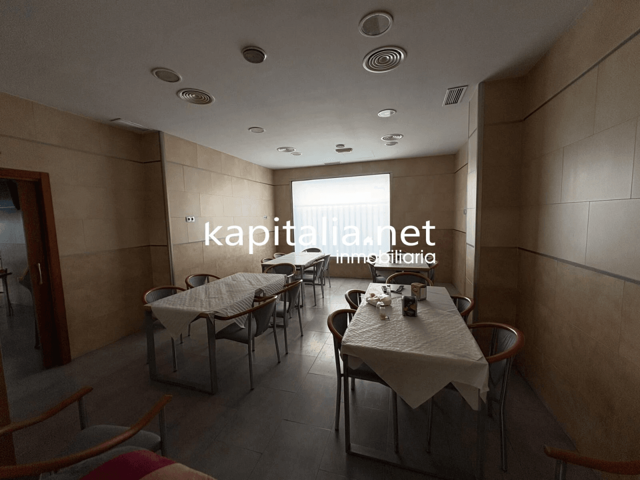 SE TRASPASA BAR- RESTAURANTE TOTALMENTE EQUIPADO LISTO PARA EMPEZAR HOY MISMO EN LA ENTRADA DE XATIVA