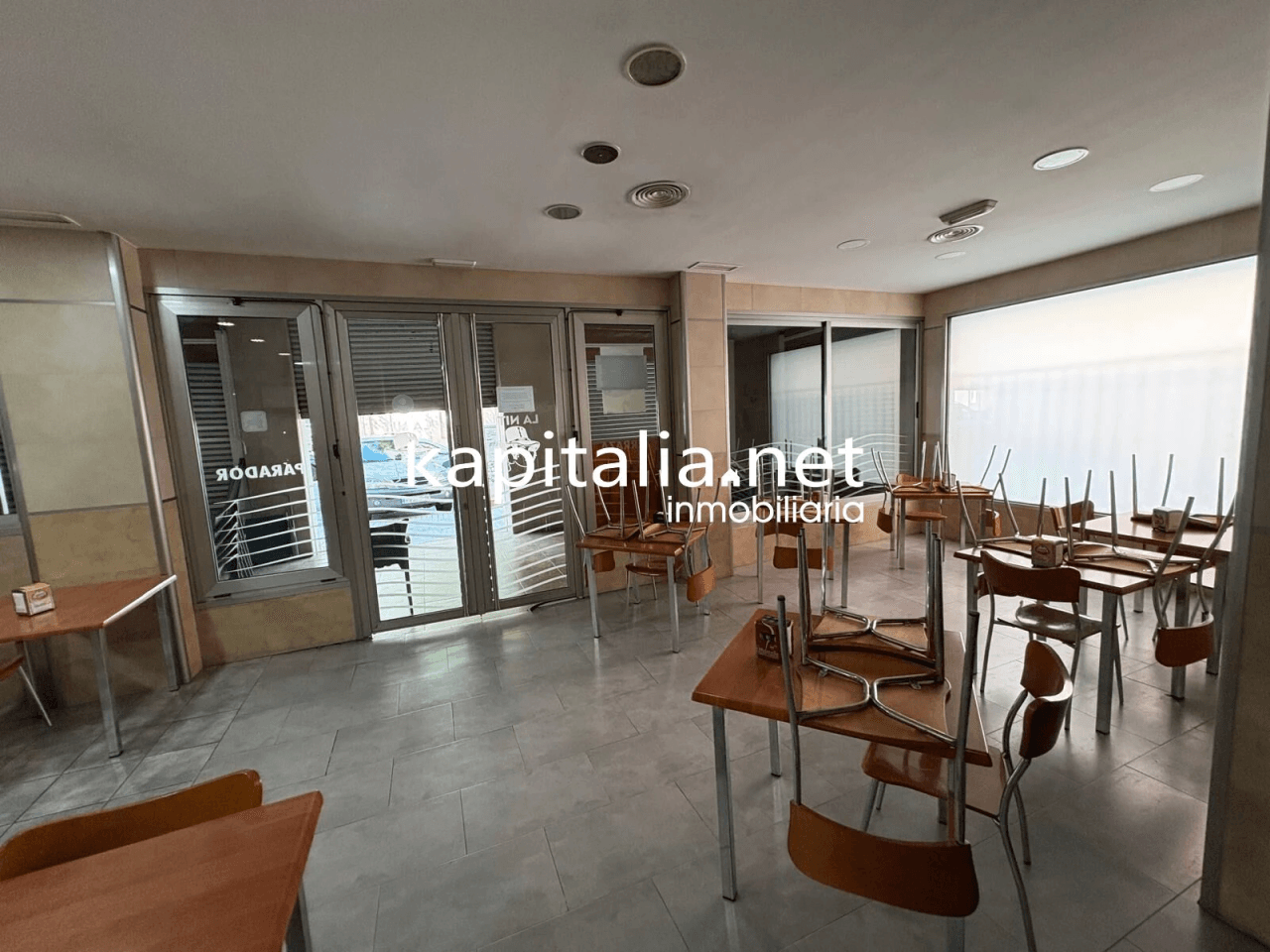 SE TRASPASA BAR- RESTAURANTE TOTALMENTE EQUIPADO LISTO PARA EMPEZAR HOY MISMO EN LA ENTRADA DE XATIVA
