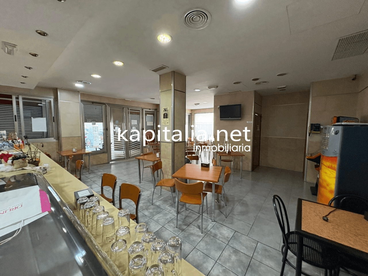 SE TRASPASA BAR- RESTAURANTE TOTALMENTE EQUIPADO LISTO PARA EMPEZAR HOY MISMO EN LA ENTRADA DE XATIVA