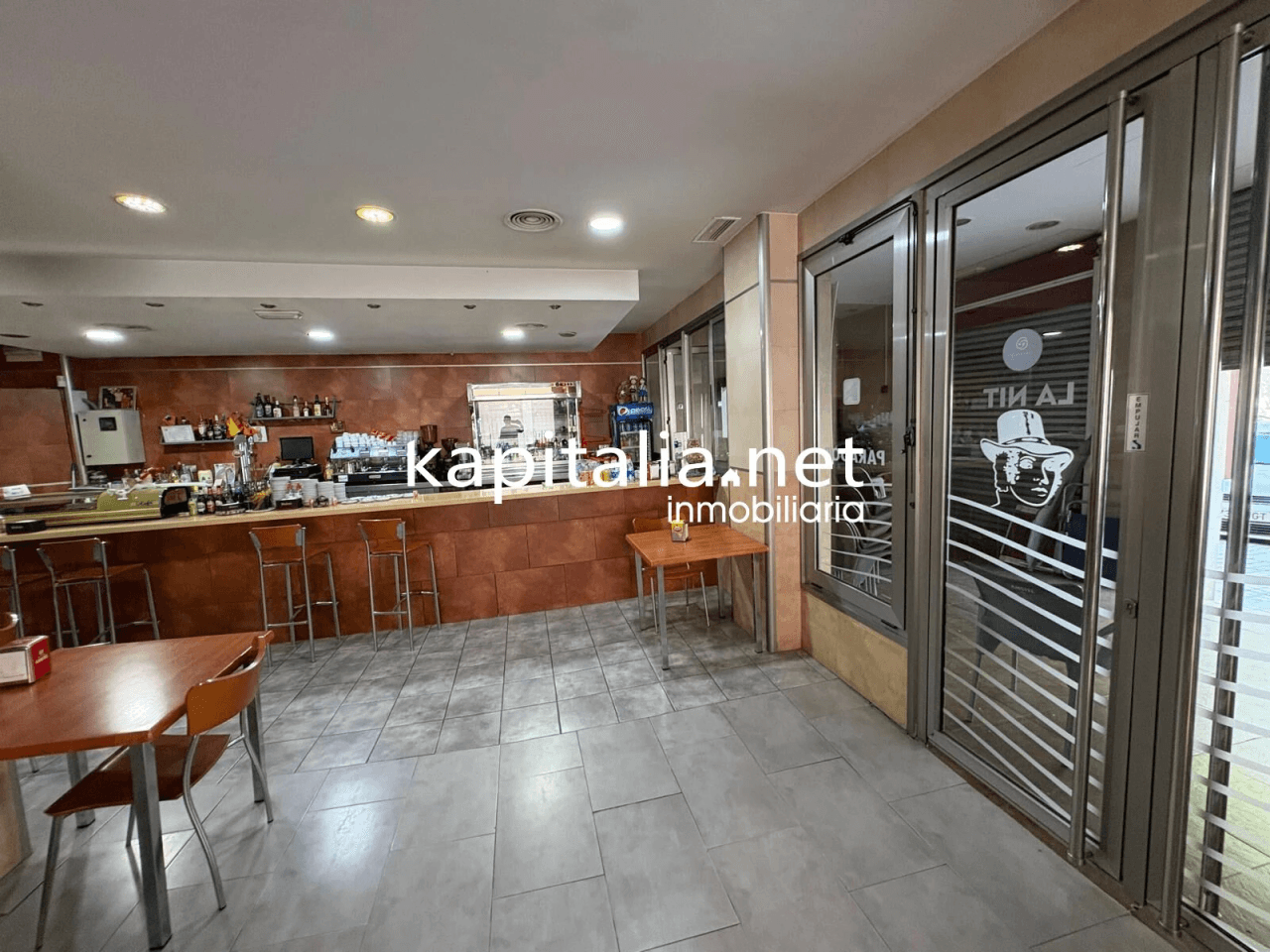 SE TRASPASA BAR- RESTAURANTE TOTALMENTE EQUIPADO LISTO PARA EMPEZAR HOY MISMO EN LA ENTRADA DE XATIVA