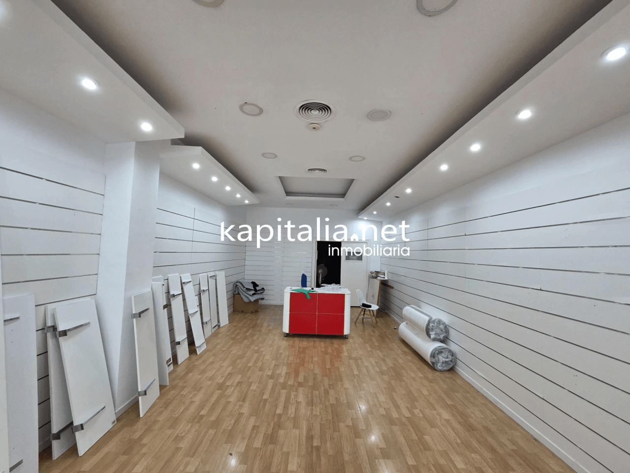Amplio Local Comercial en Alquiler - Sant Josep, Ontinyent