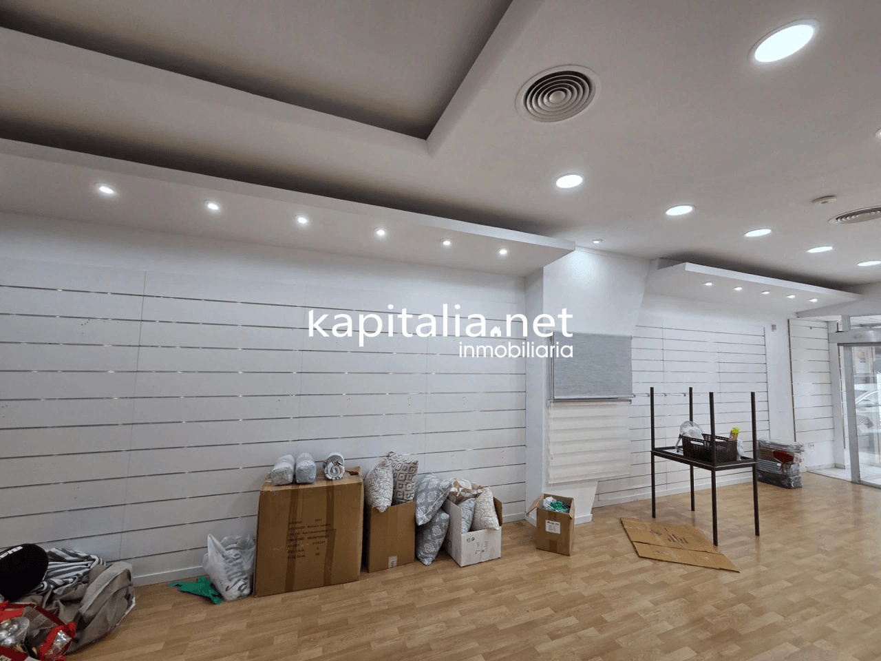 Amplio Local Comercial en Alquiler - Sant Josep, Ontinyent