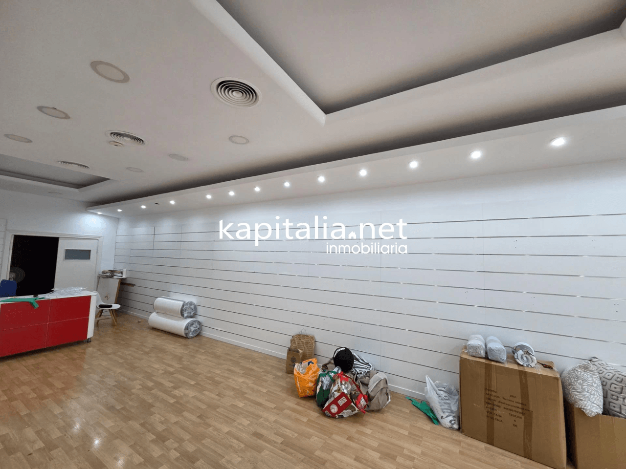 Amplio Local Comercial en Alquiler - Sant Josep, Ontinyent