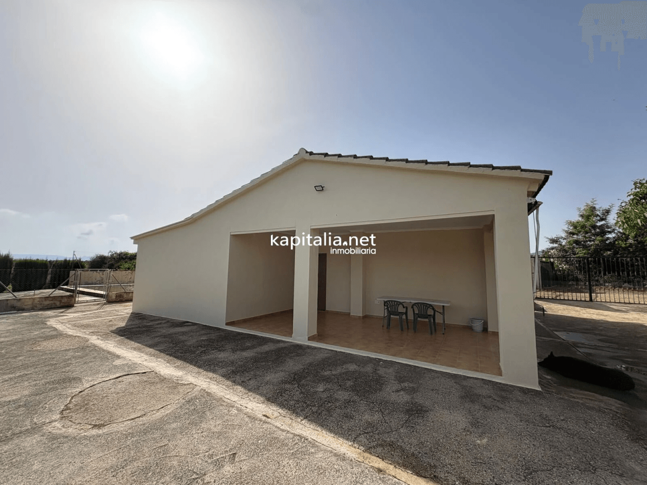 BONITO CHALET CON PISCINA, AGUA Y LUZ TOTALMENTE EQUIPADO A LA VENTA EN XATIVA