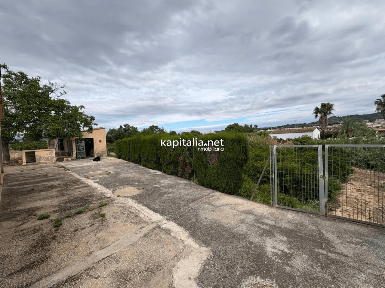 BONITO CHALET CON PISCINA, AGUA Y LUZ TOTALMENTE EQUIPADO A LA VENTA EN XATIVA