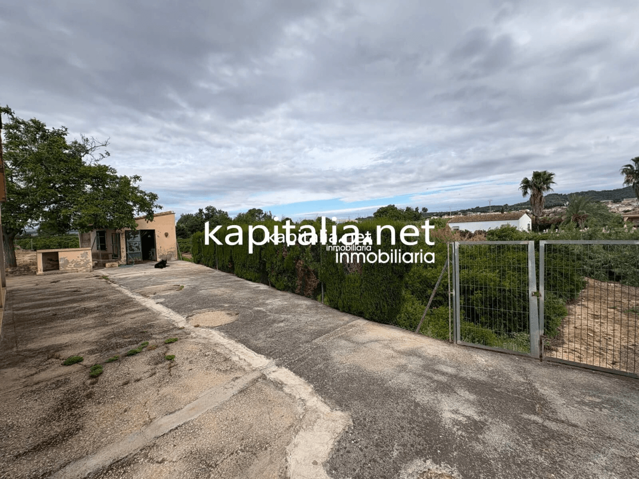 BONITO CHALET CON PISCINA, AGUA Y LUZ TOTALMENTE EQUIPADO A LA VENTA EN XATIVA