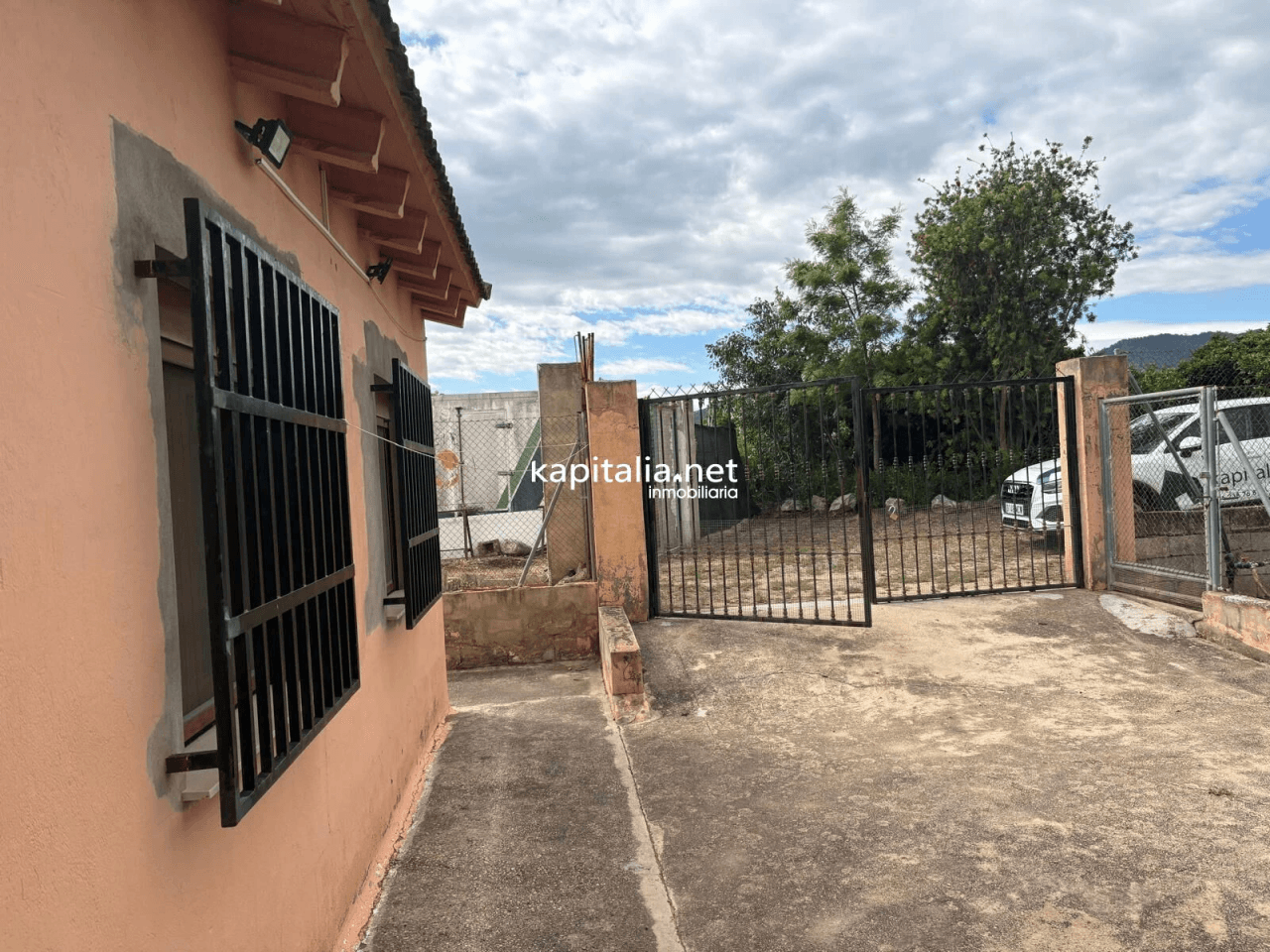BONITO CHALET CON PISCINA, AGUA Y LUZ TOTALMENTE EQUIPADO A LA VENTA EN XATIVA
