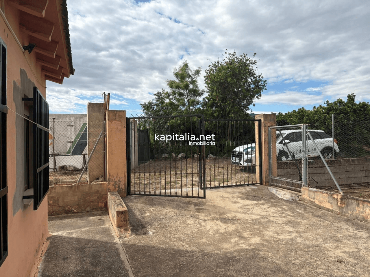 BONITO CHALET CON PISCINA, AGUA Y LUZ TOTALMENTE EQUIPADO A LA VENTA EN XATIVA