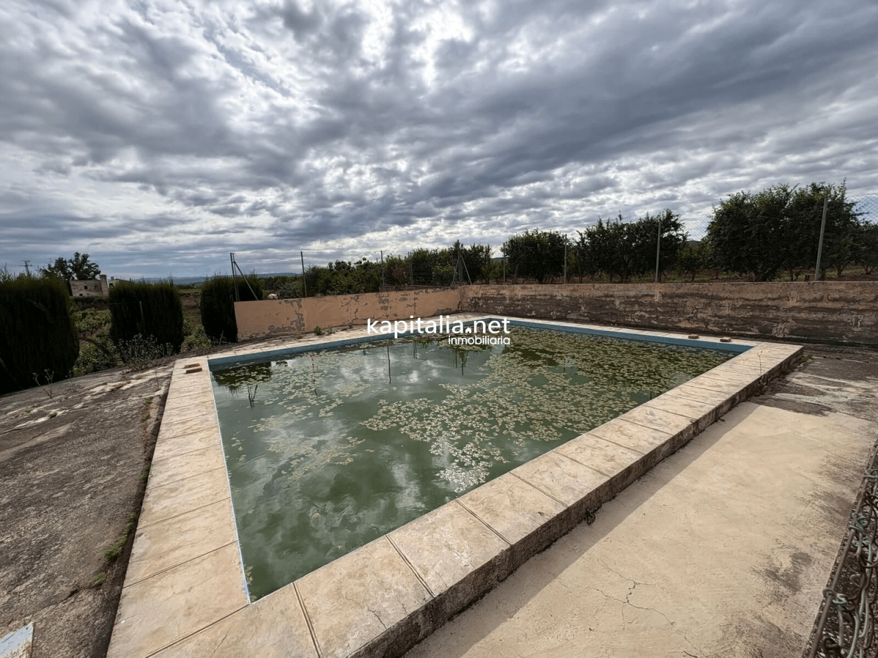 BONITO CHALET CON PISCINA, AGUA Y LUZ TOTALMENTE EQUIPADO A LA VENTA EN XATIVA