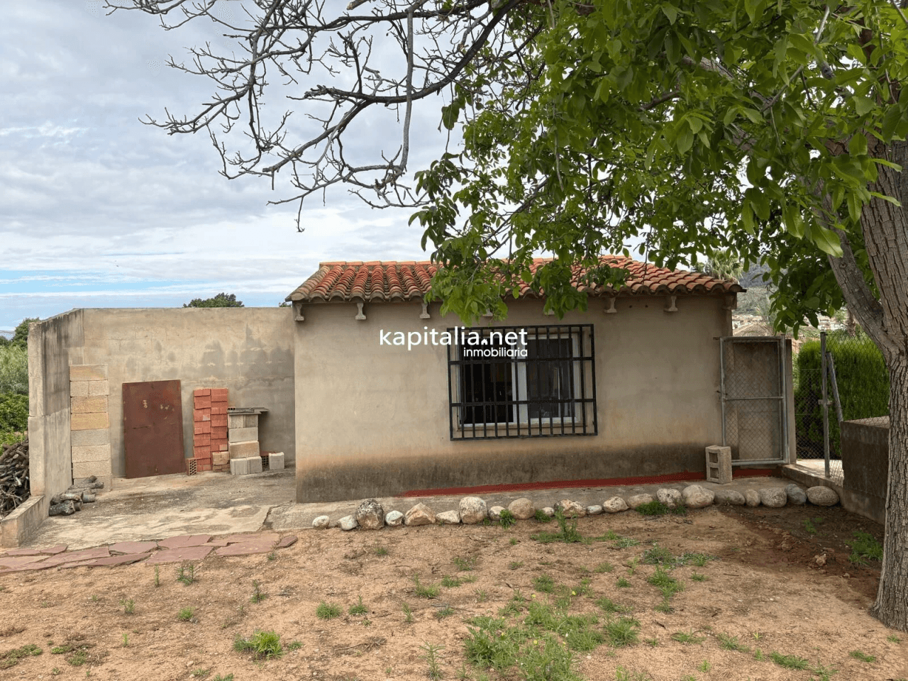 BONITO CHALET CON PISCINA, AGUA Y LUZ TOTALMENTE EQUIPADO A LA VENTA EN XATIVA
