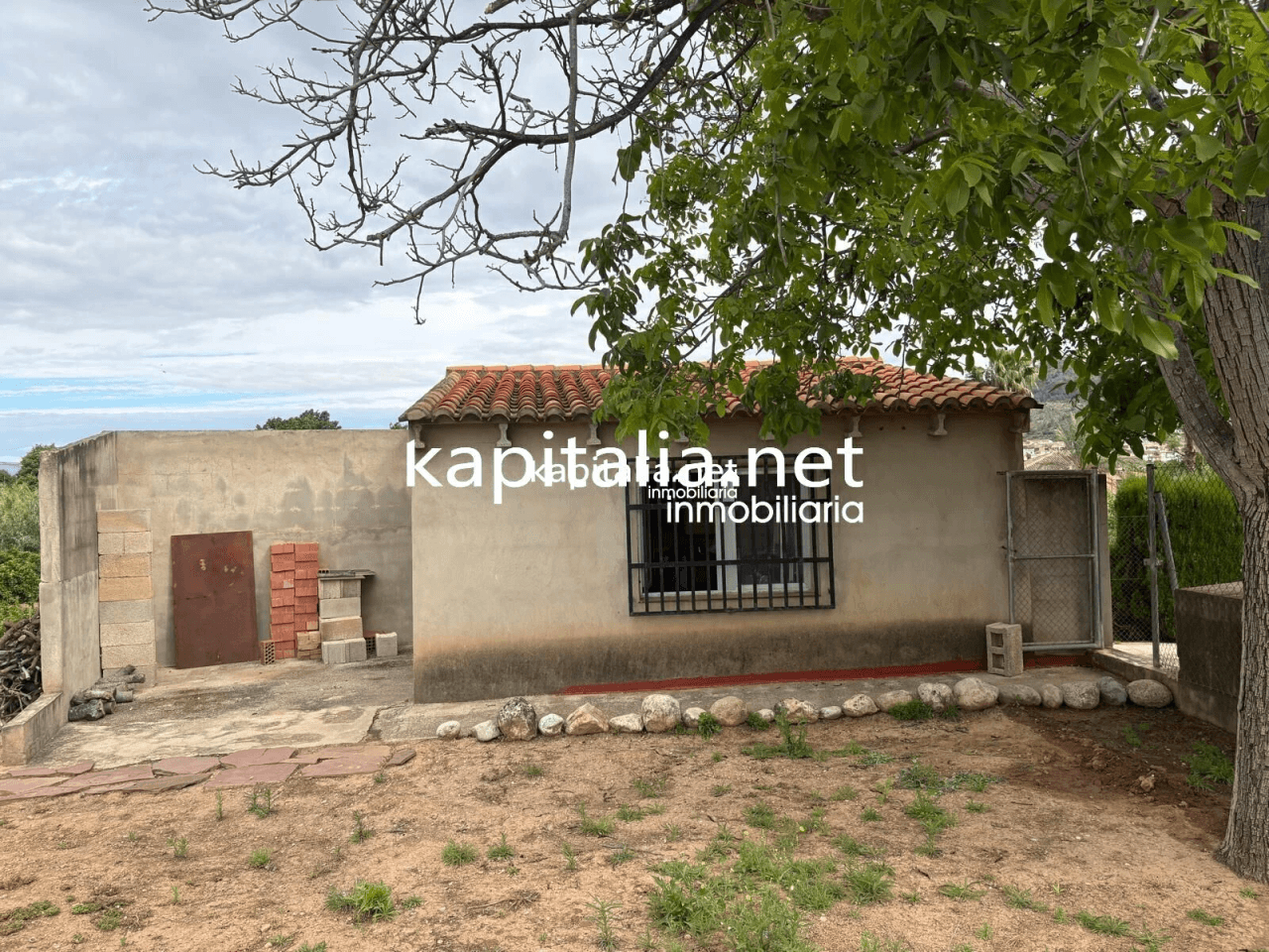 BONITO CHALET CON PISCINA, AGUA Y LUZ TOTALMENTE EQUIPADO A LA VENTA EN XATIVA