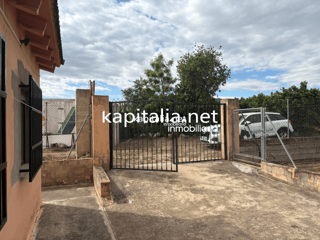 BONITO CHALET CON PISCINA, AGUA Y LUZ TOTALMENTE EQUIPADO A LA VENTA EN XATIVA