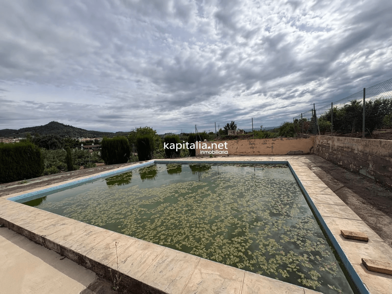 BONITO CHALET CON PISCINA, AGUA Y LUZ TOTALMENTE EQUIPADO A LA VENTA EN XATIVA