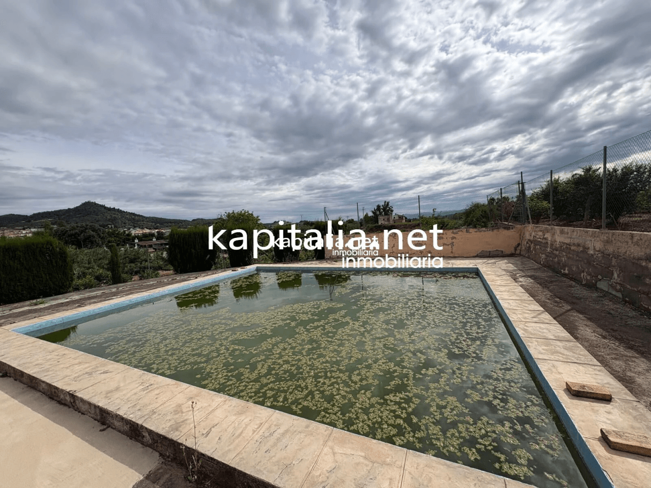 BONITO CHALET CON PISCINA, AGUA Y LUZ TOTALMENTE EQUIPADO A LA VENTA EN XATIVA