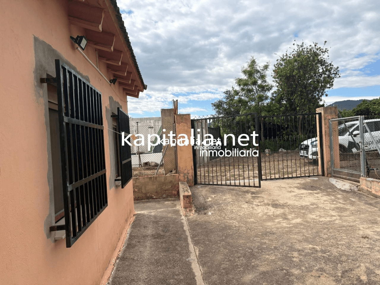 BONITO CHALET CON PISCINA, AGUA Y LUZ TOTALMENTE EQUIPADO A LA VENTA EN XATIVA