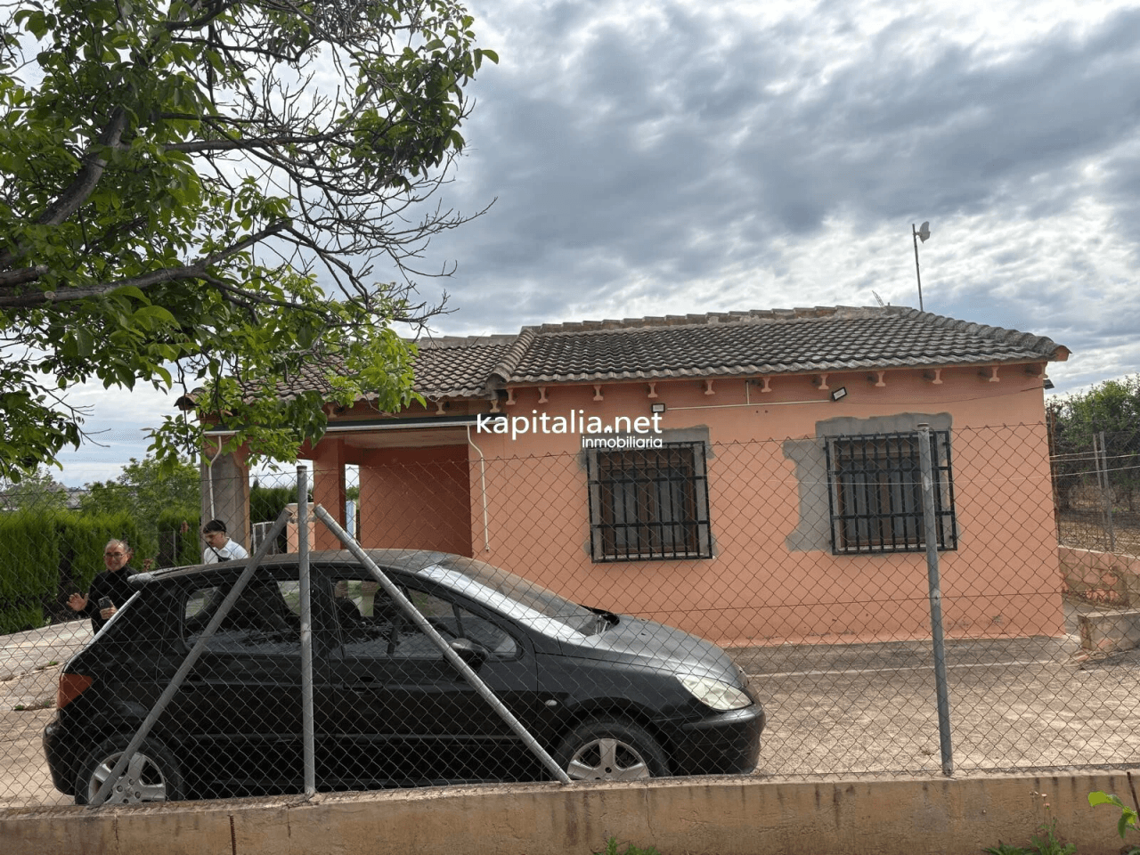 BONITO CHALET CON PISCINA, AGUA Y LUZ TOTALMENTE EQUIPADO A LA VENTA EN XATIVA