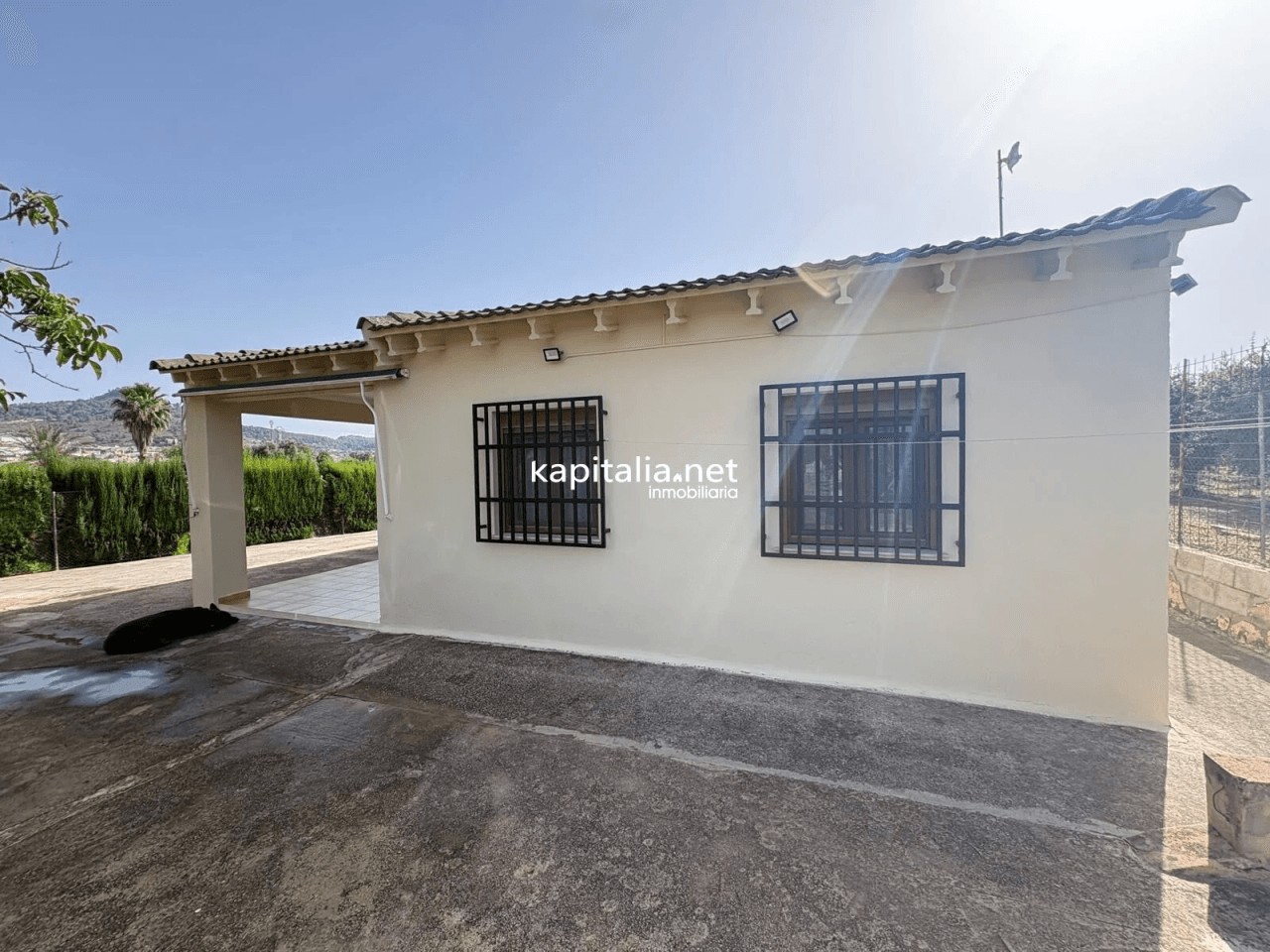 BONITO CHALET CON PISCINA, AGUA Y LUZ TOTALMENTE EQUIPADO A LA VENTA EN XATIVA