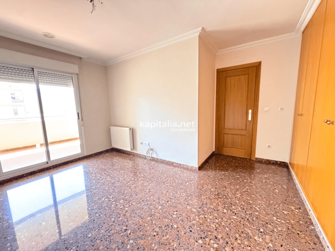 Piso con vistas en urbanización con piscina