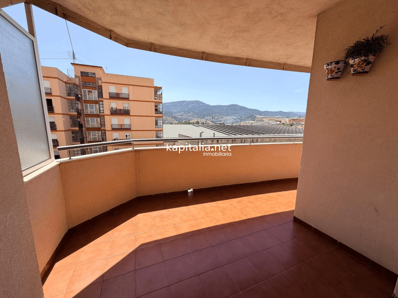 Piso con vistas en urbanización con piscina