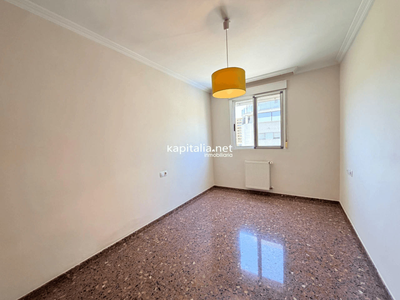 Piso con vistas en urbanización con piscina