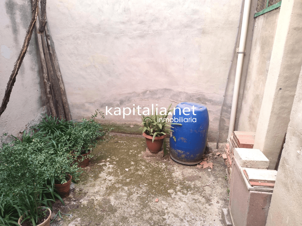 LOCAL COMERCIAL A LA VENTA EN COCENTAINA UBICADO EN ZONA CENTRICA.