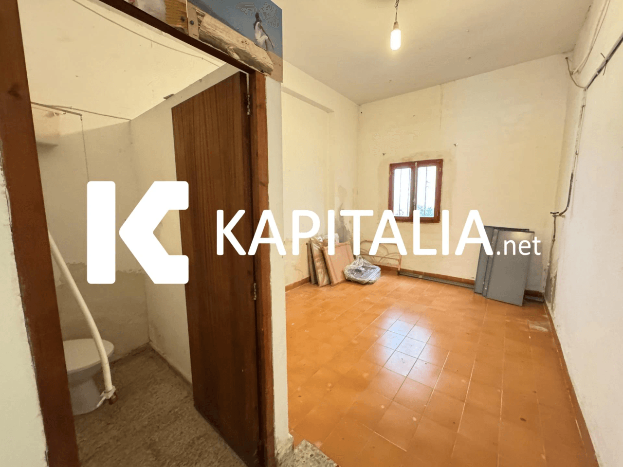 Local comercial a la venta en Ontinyent con posibilidad de vivienda.