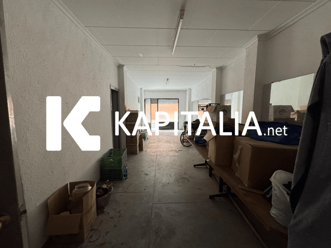 Local comercial a la venta en Ontinyent con posibilidad de vivienda.