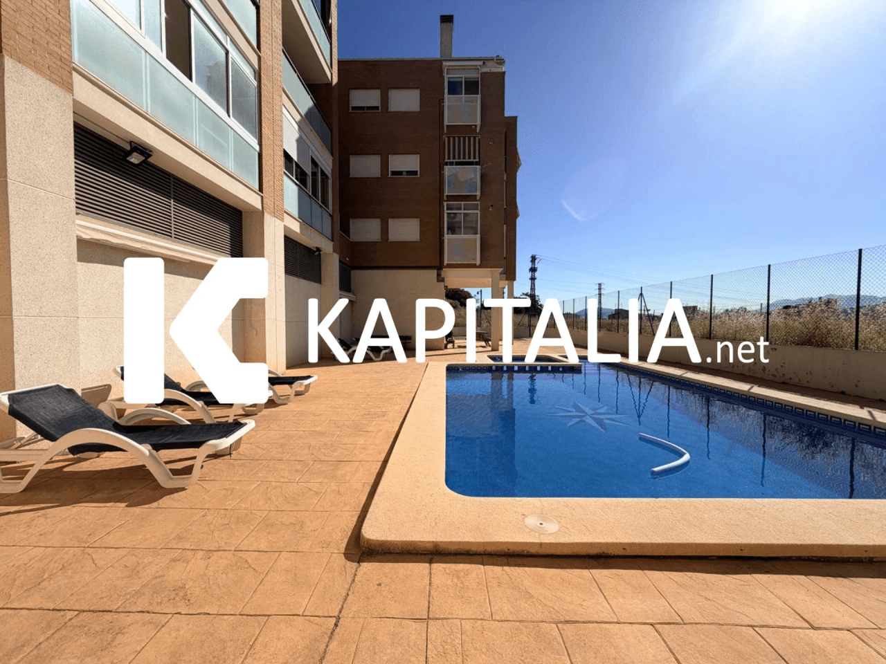 Piso con vistas y piscina en el Ensanche