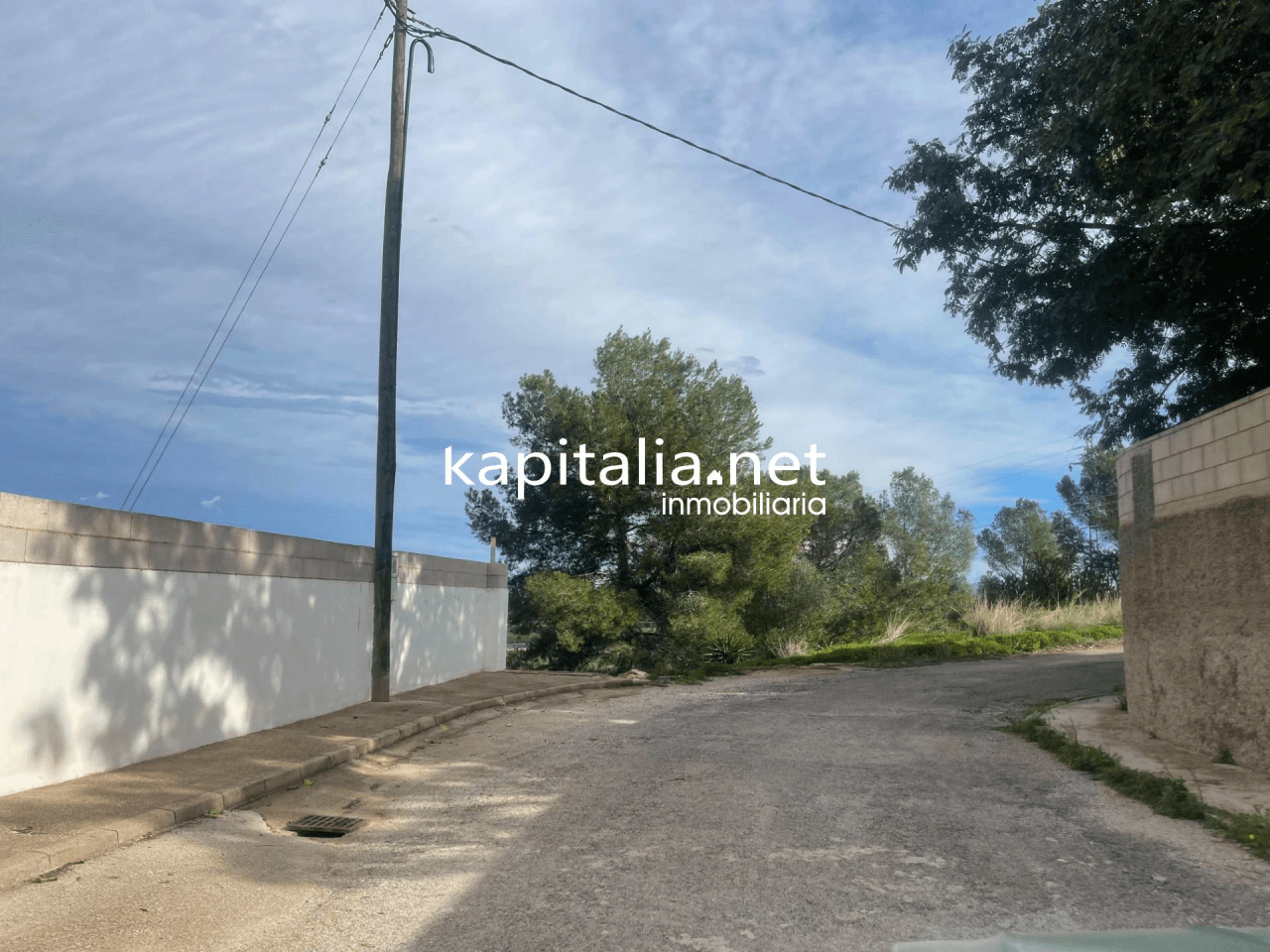 Solar en urbanización Montejucar