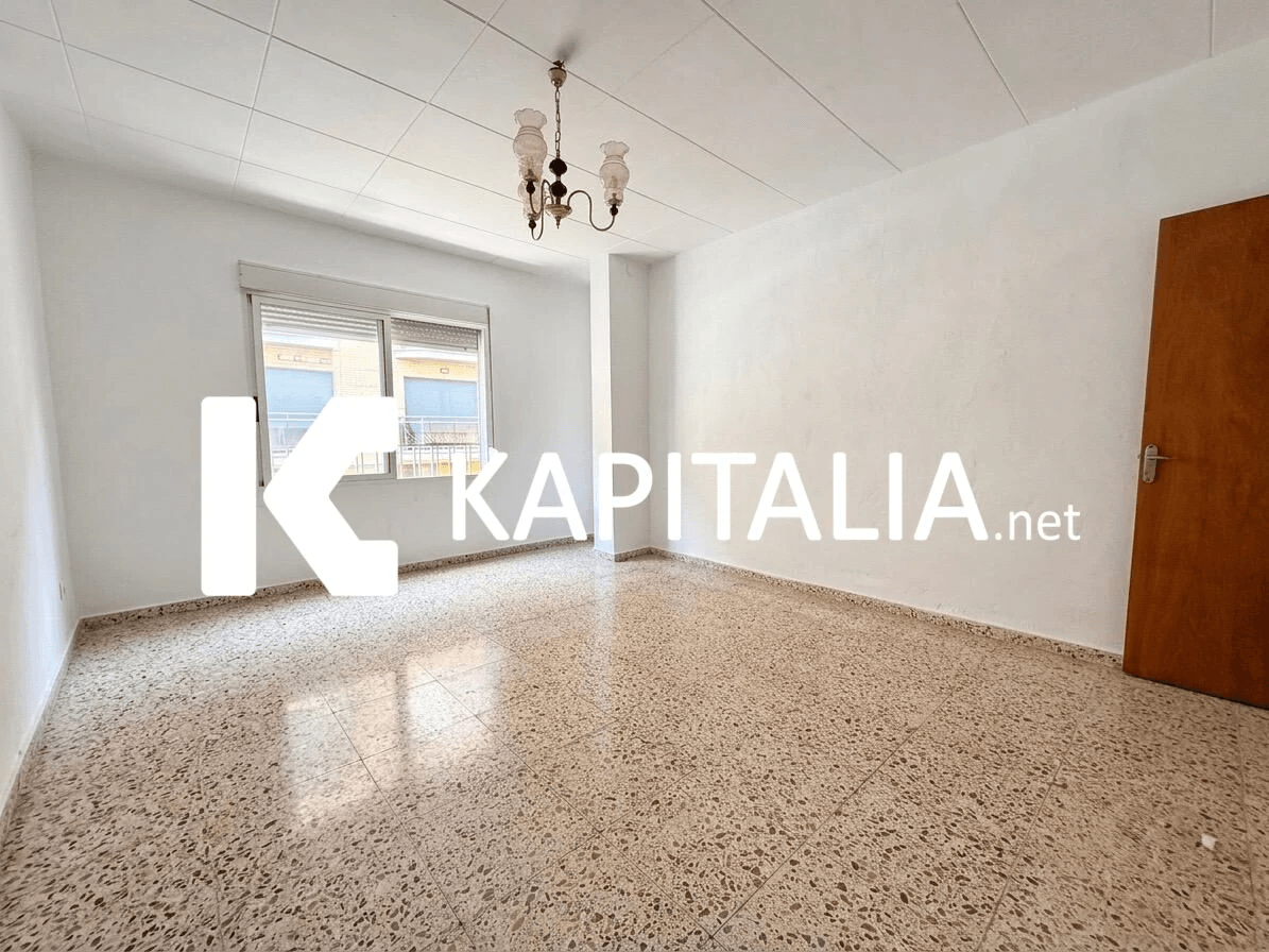 ¡Gran casa con infinitas posibilidades y doble acceso en la mejor zona de Muro!