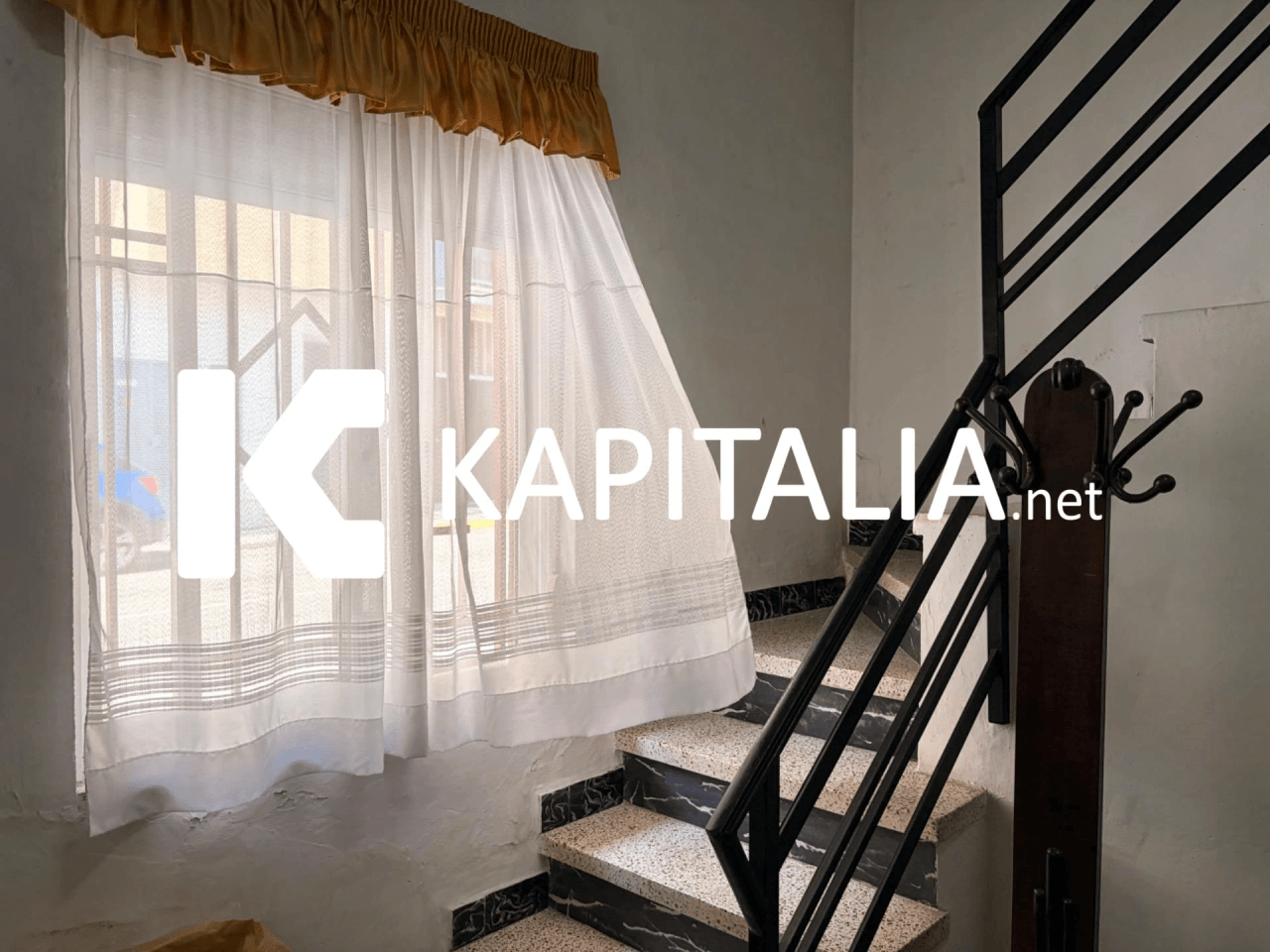 ¡Gran casa con infinitas posibilidades y doble acceso en la mejor zona de Muro!