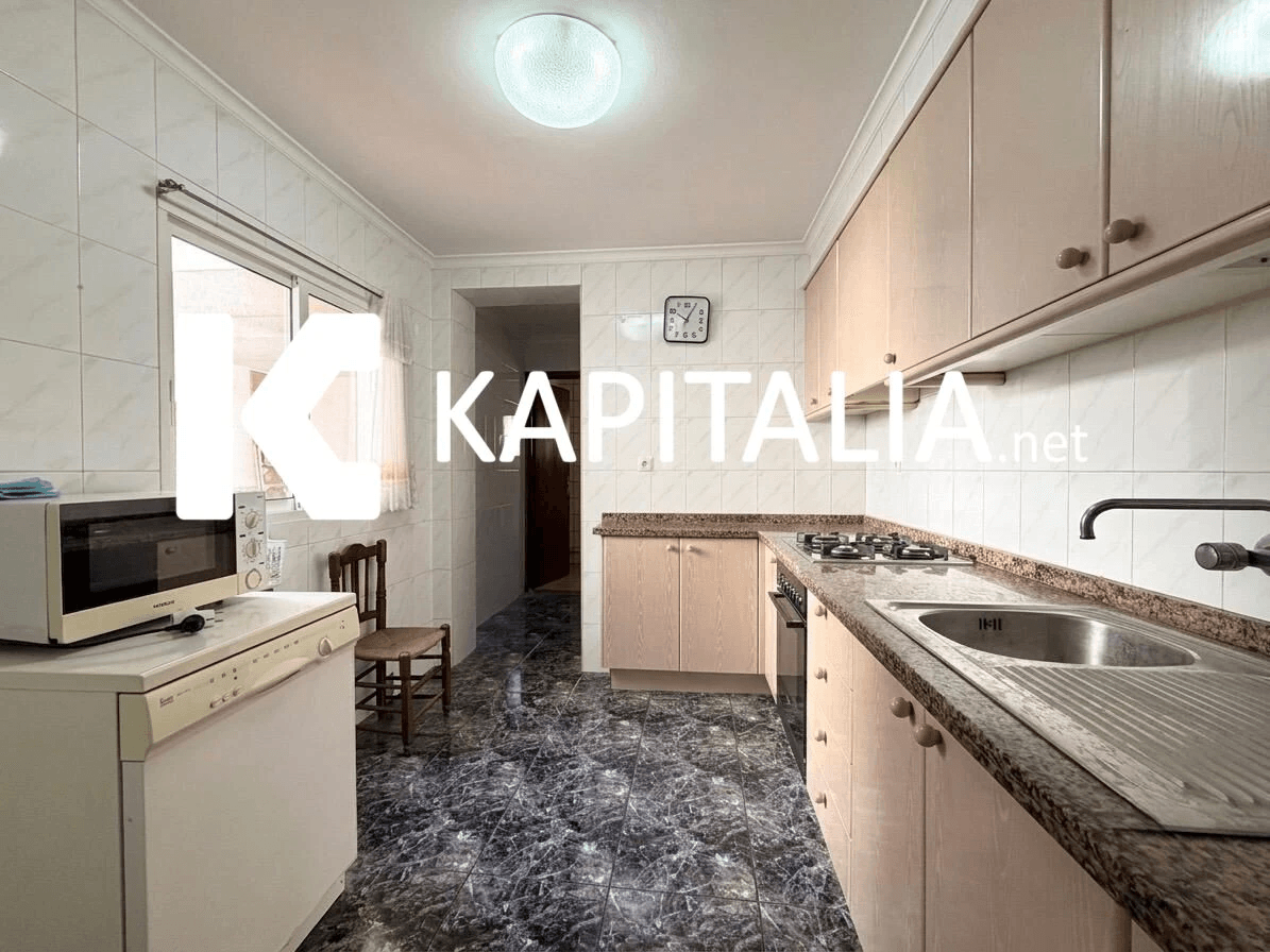 ¡Gran casa con infinitas posibilidades y doble acceso en la mejor zona de Muro!