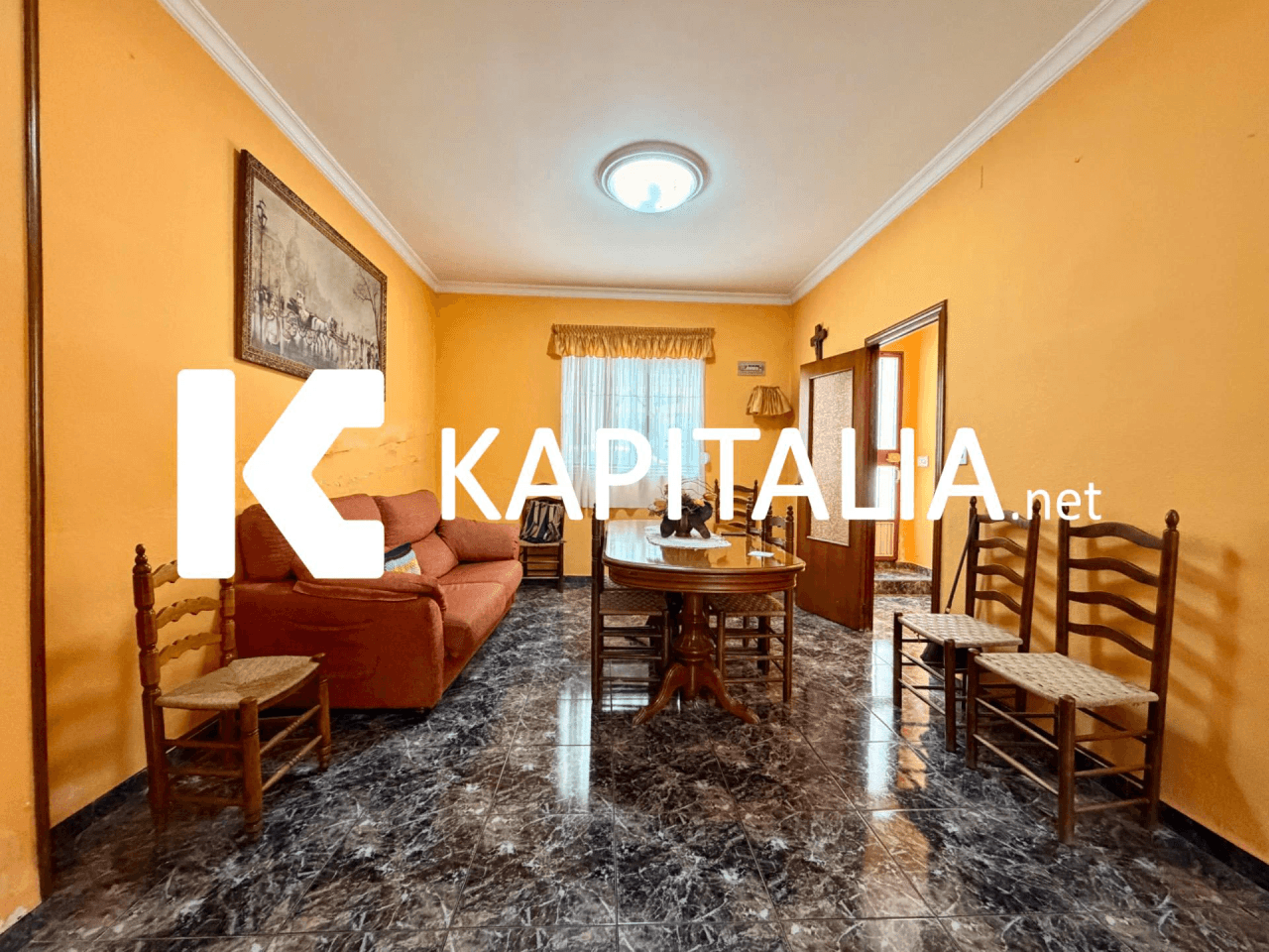 ¡Gran casa con infinitas posibilidades y doble acceso en la mejor zona de Muro!