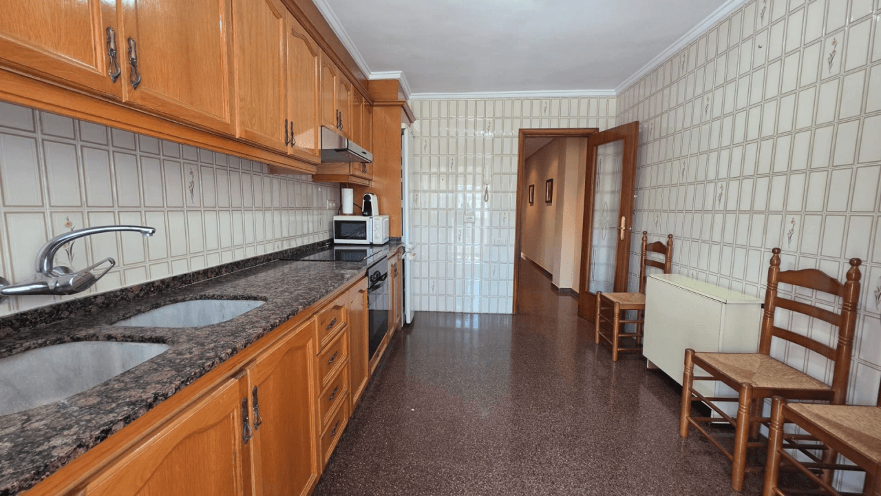 VIVIENDA A LA VENTA CON GARAJE INCLUIDO, SOLO EN KAPITALIA!!!!!