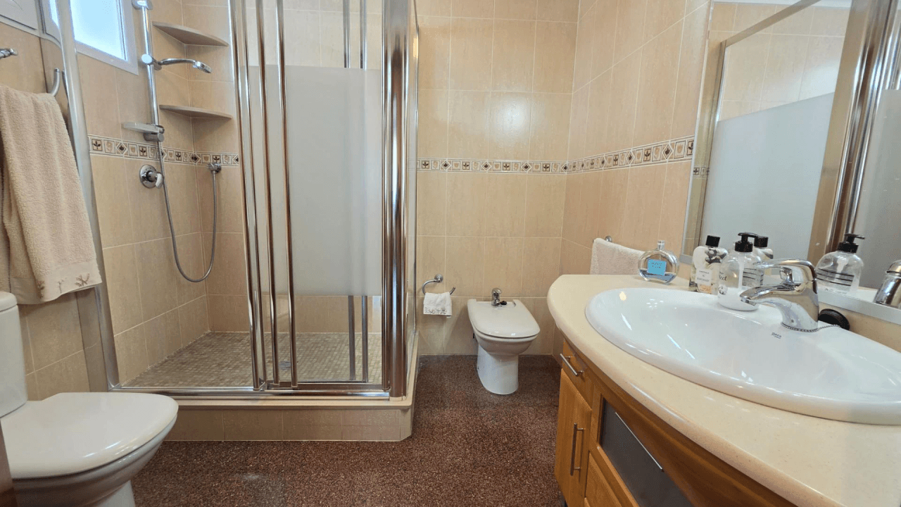 VIVIENDA A LA VENTA CON GARAJE INCLUIDO, SOLO EN KAPITALIA!!!!!