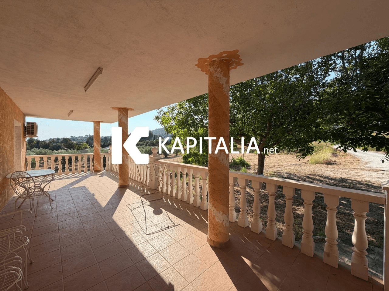 CHALET CERCA DE LA CIUDAD Y CON MAGNÍFICAS VISTAS A LA MONTAÑA.