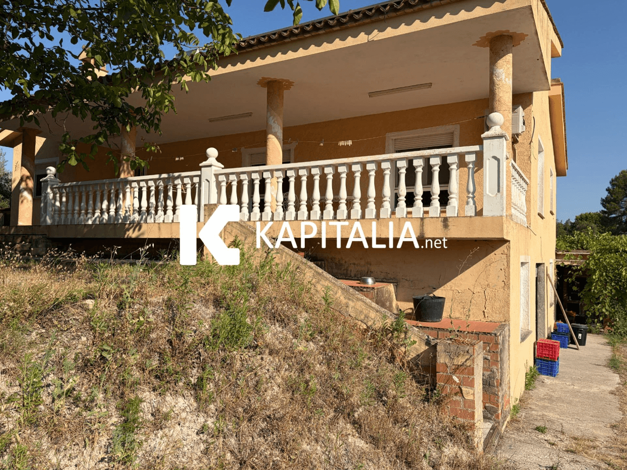 CHALET CERCA DE LA CIUDAD Y CON MAGNÍFICAS VISTAS A LA MONTAÑA.