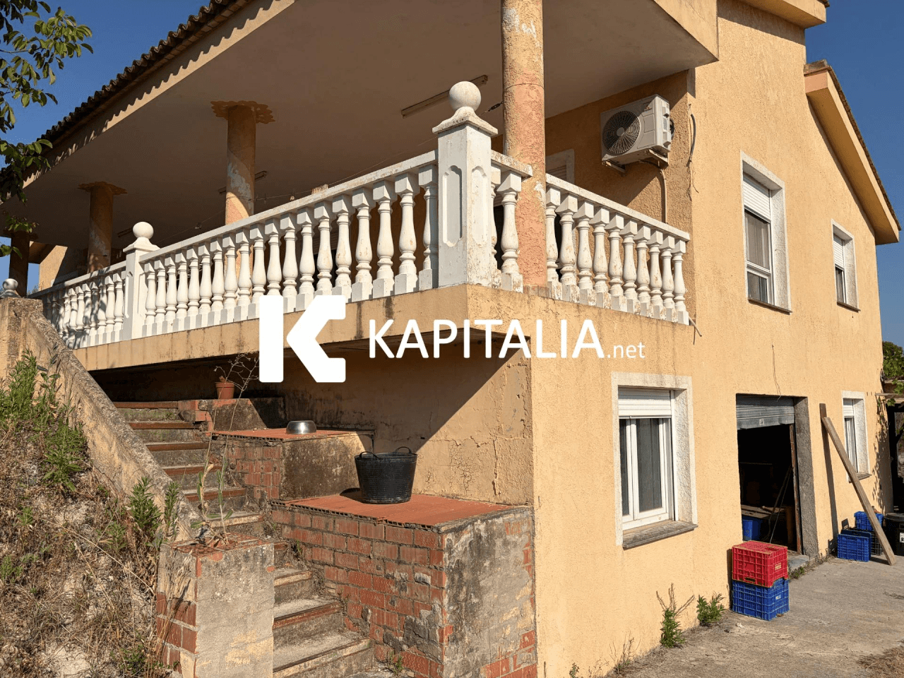 CHALET CERCA DE LA CIUDAD Y CON MAGNÍFICAS VISTAS A LA MONTAÑA.