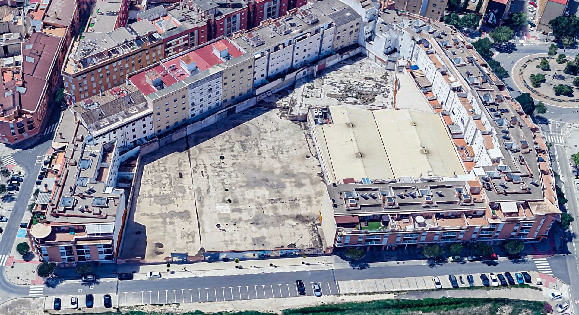 A la venta un solar de 5.600 m² urbanizado en Ontinyent