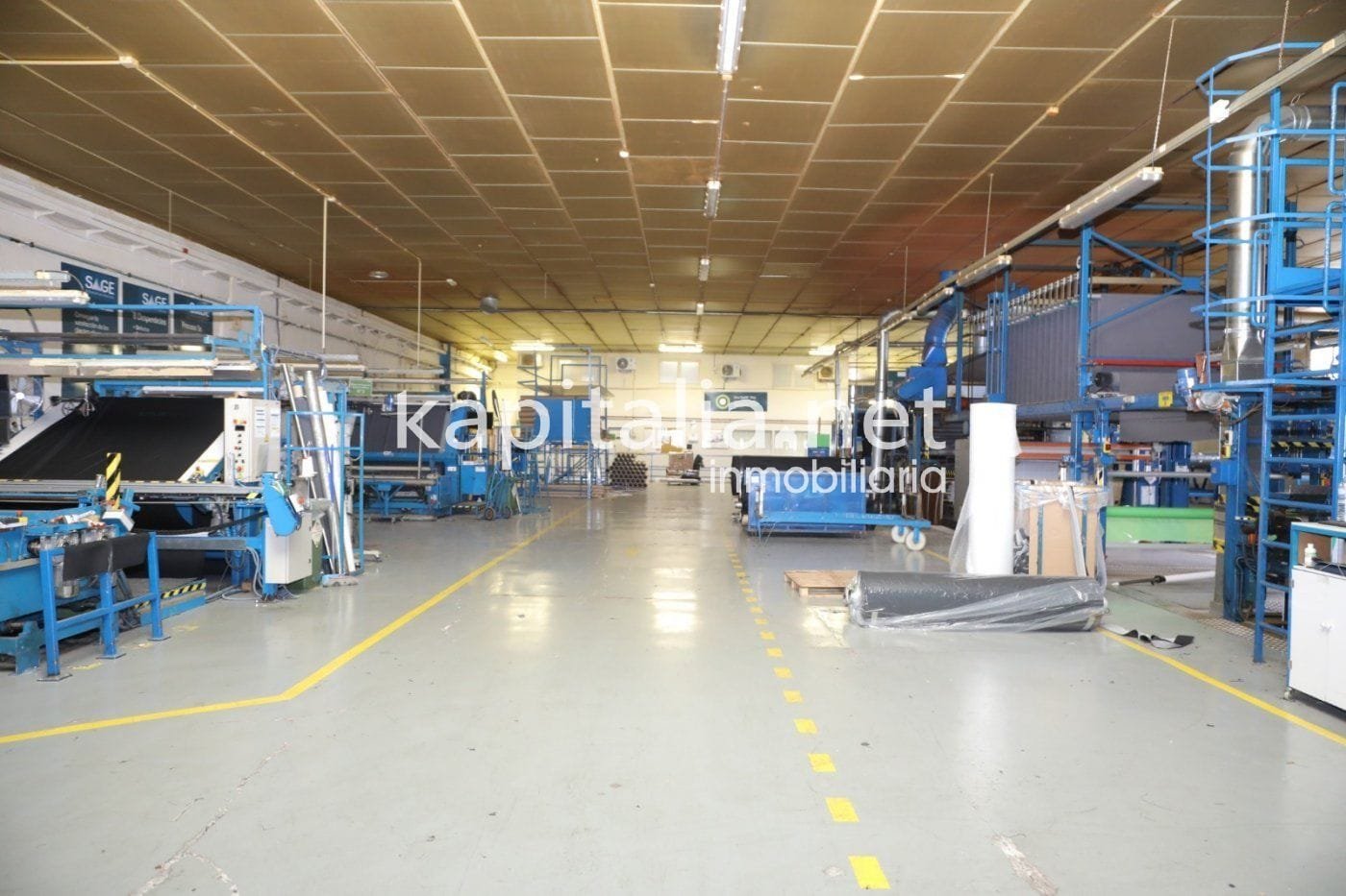 ¡Descubre la oportunidad perfecta para impulsar tu negocio! Con esta Nave Industrial en Valencia