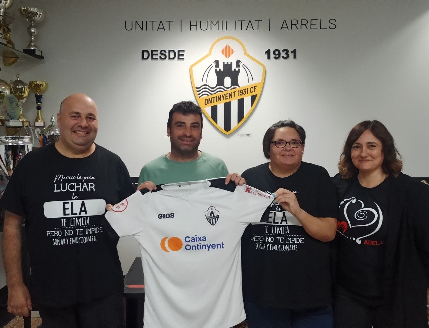 El Ontinyent 1931 cierra la liga en El Clariano visibilizando a las personas con ELA