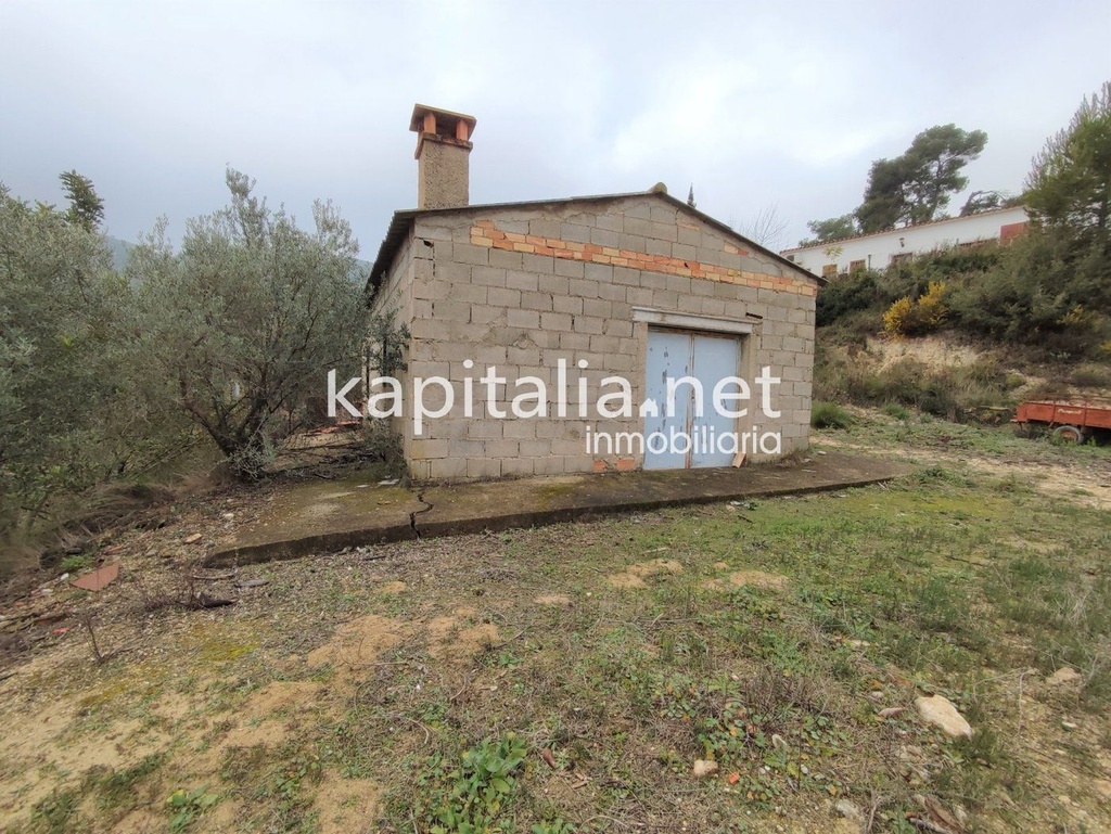 Plot with warehouse for sale in Agullent, Les Cotes area.
