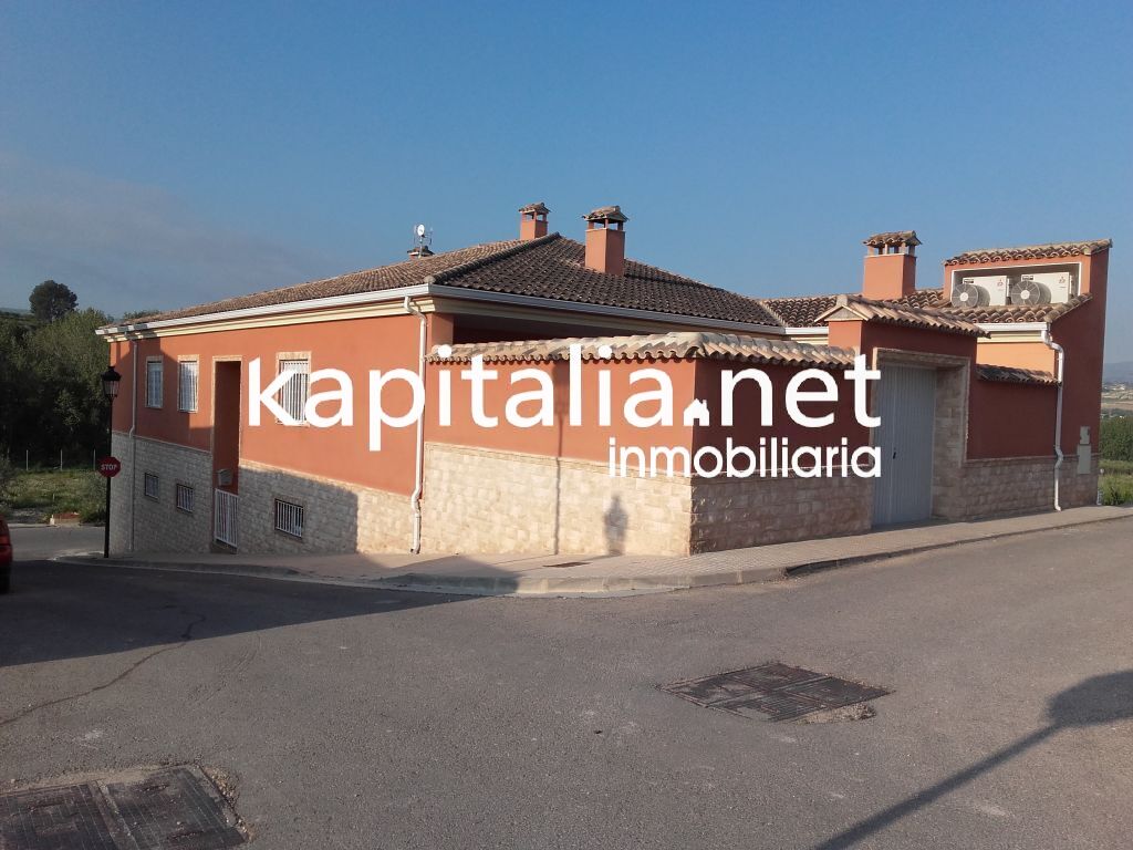 Semi-detached house for sale in Bufali