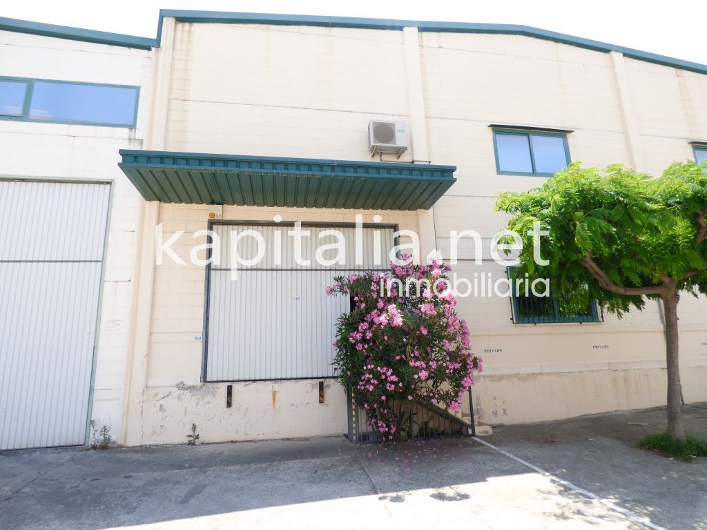 Nave industrial en venta en Albaida.